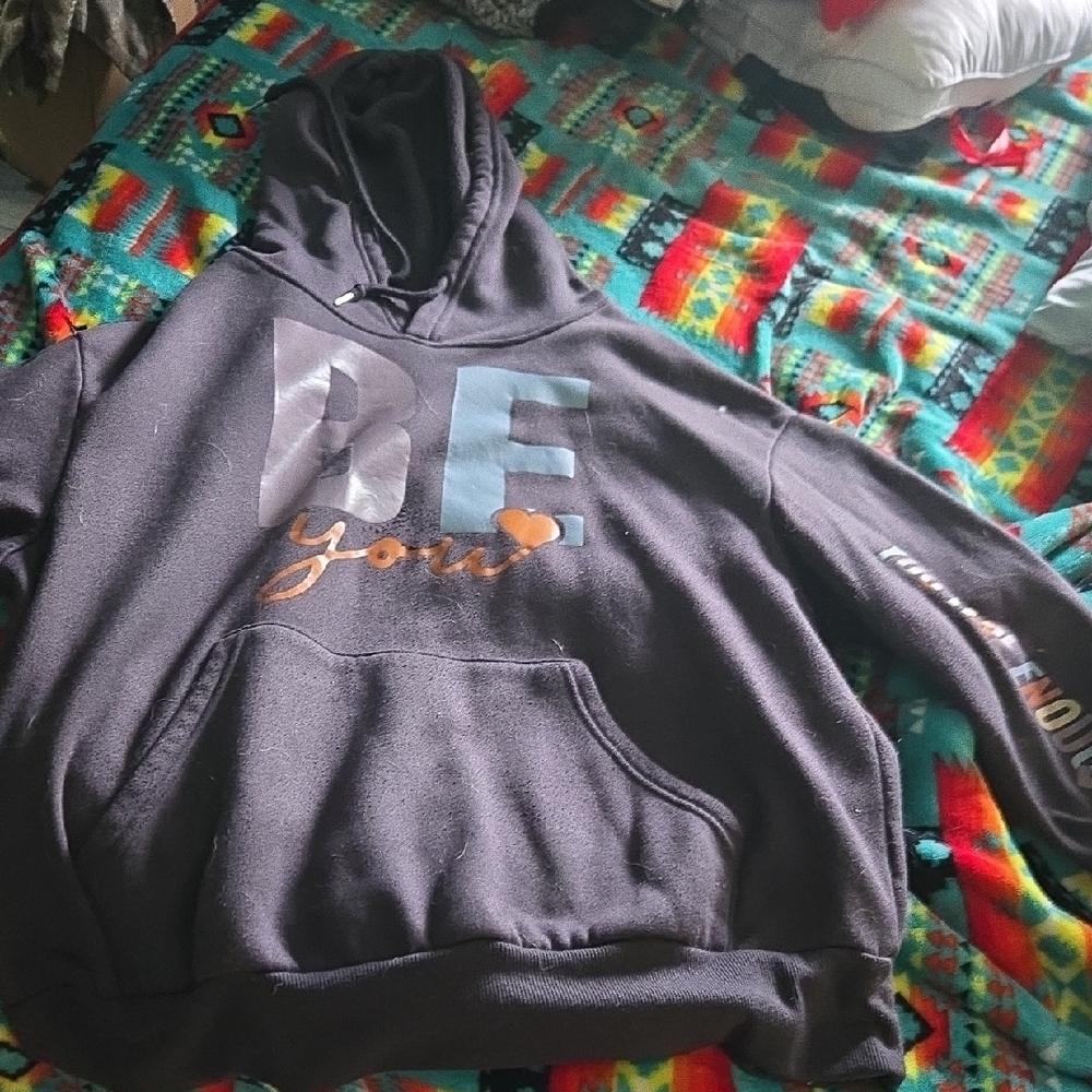 SHEIN Black BE Heart Graphic Hooded Sweatshirt